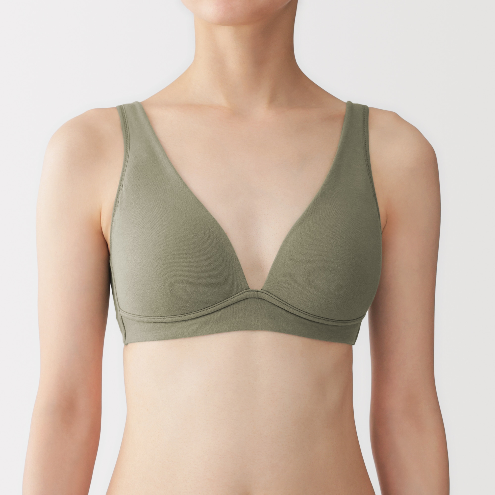 婦人　ノンワイヤープランジブラジャー