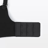 婦人　ノンワイヤー胸の形を整えるブラジャー