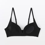 婦人　ノンワイヤー胸の形を整えるブラジャー
