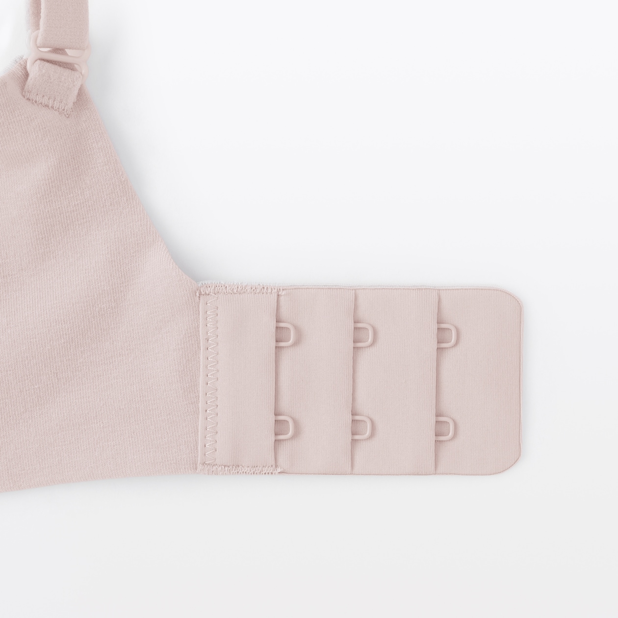 婦人　ノンワイヤー胸の形を整えるブラジャー