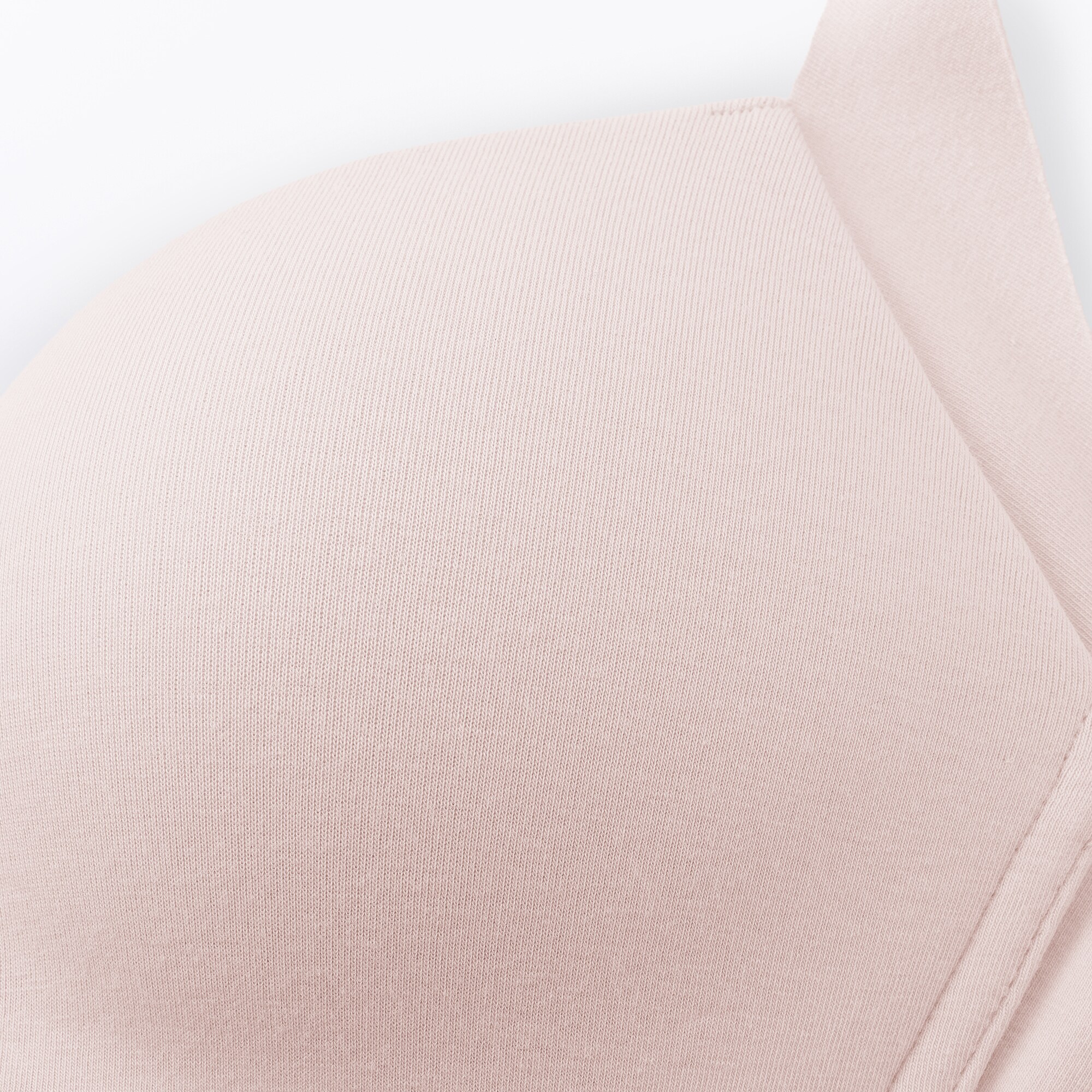 婦人　ノンワイヤー胸の形を整えるブラジャー