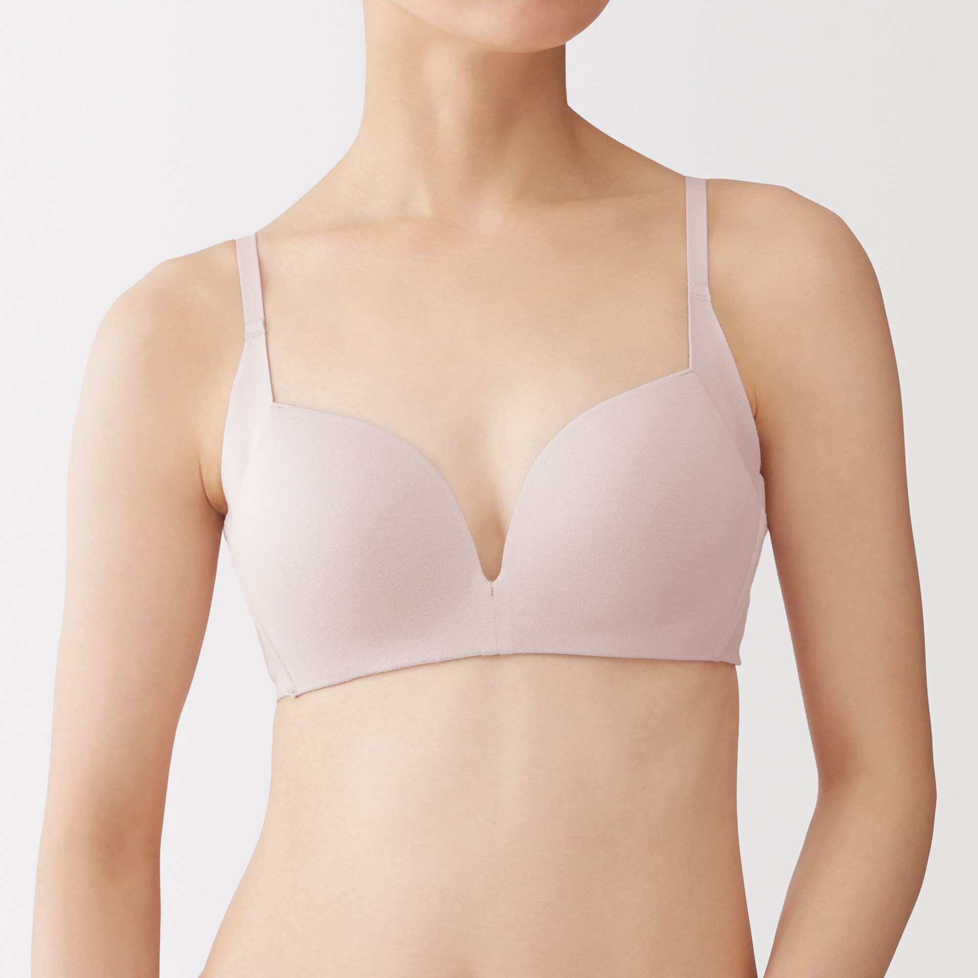 婦人　ノンワイヤー胸の形を整えるブラジャー