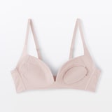 婦人　ノンワイヤー胸の形を整えるブラジャー