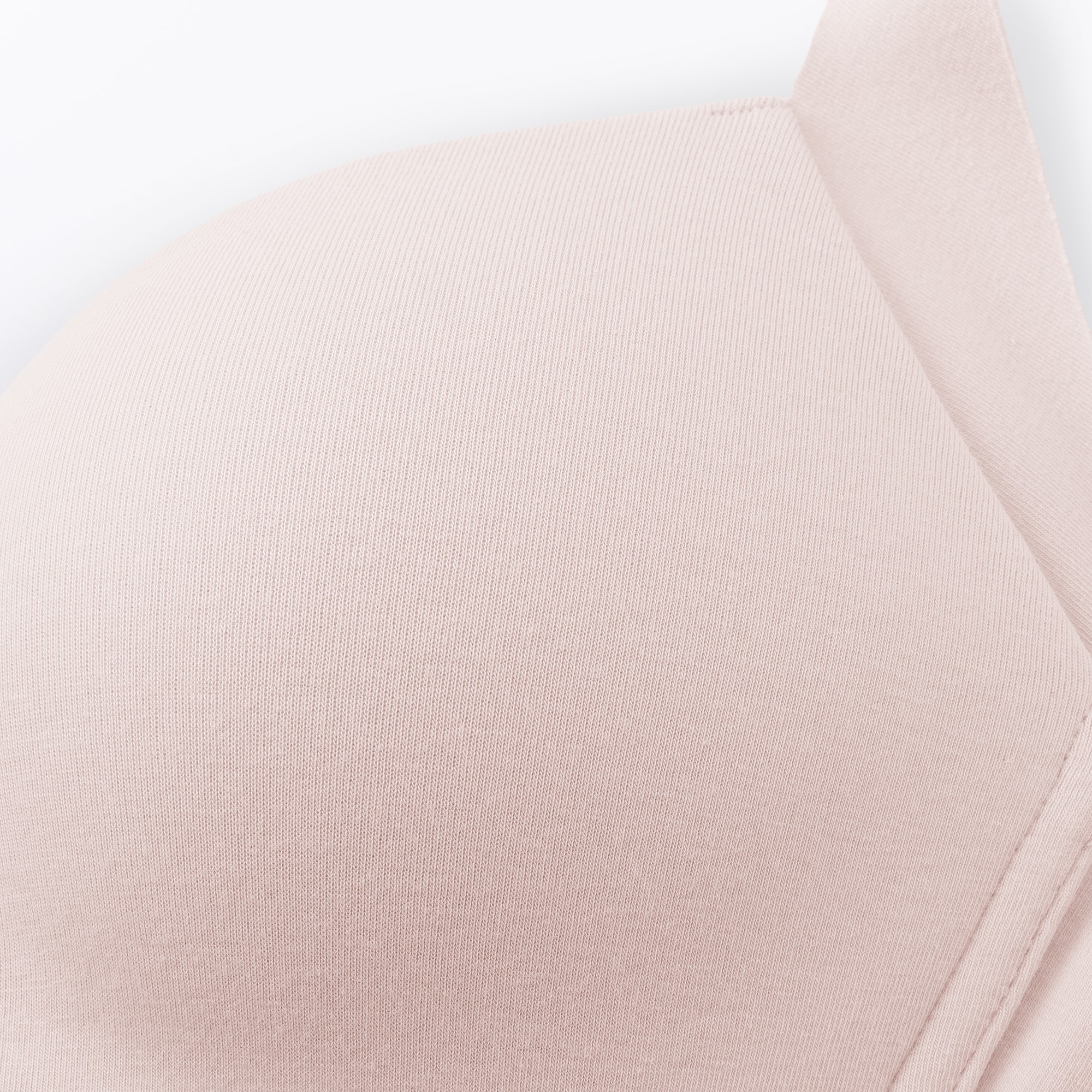 婦人　ノンワイヤー胸の形を整えるブラジャー