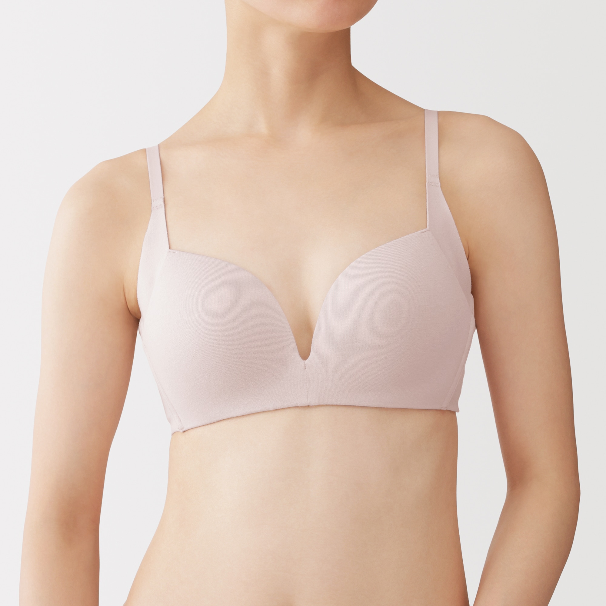 婦人　ノンワイヤー胸の形を整えるブラジャー