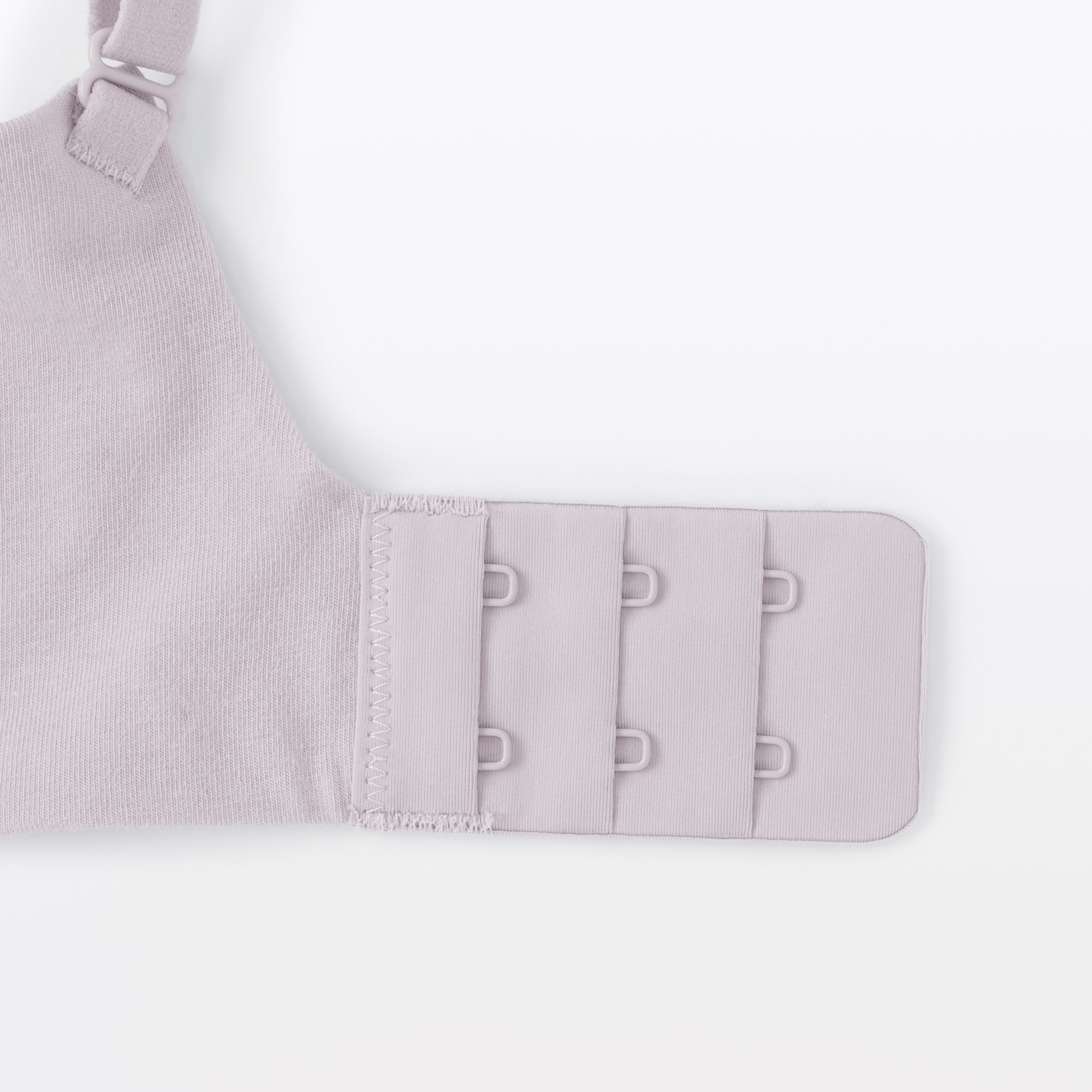 婦人　ノンワイヤー胸の形を整えるブラジャー