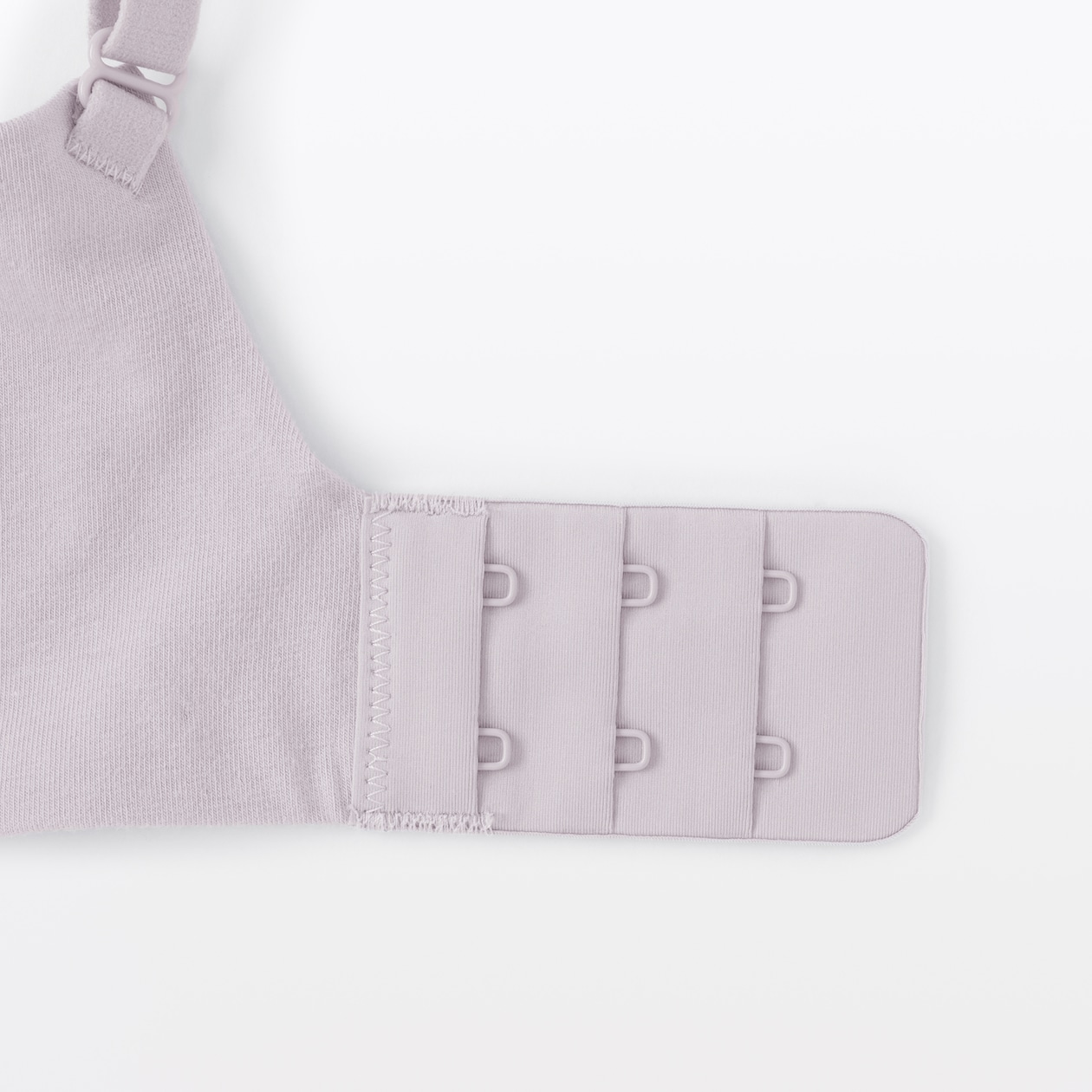 婦人　ノンワイヤー胸の形を整えるブラジャー