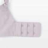 婦人　ノンワイヤー胸の形を整えるブラジャー