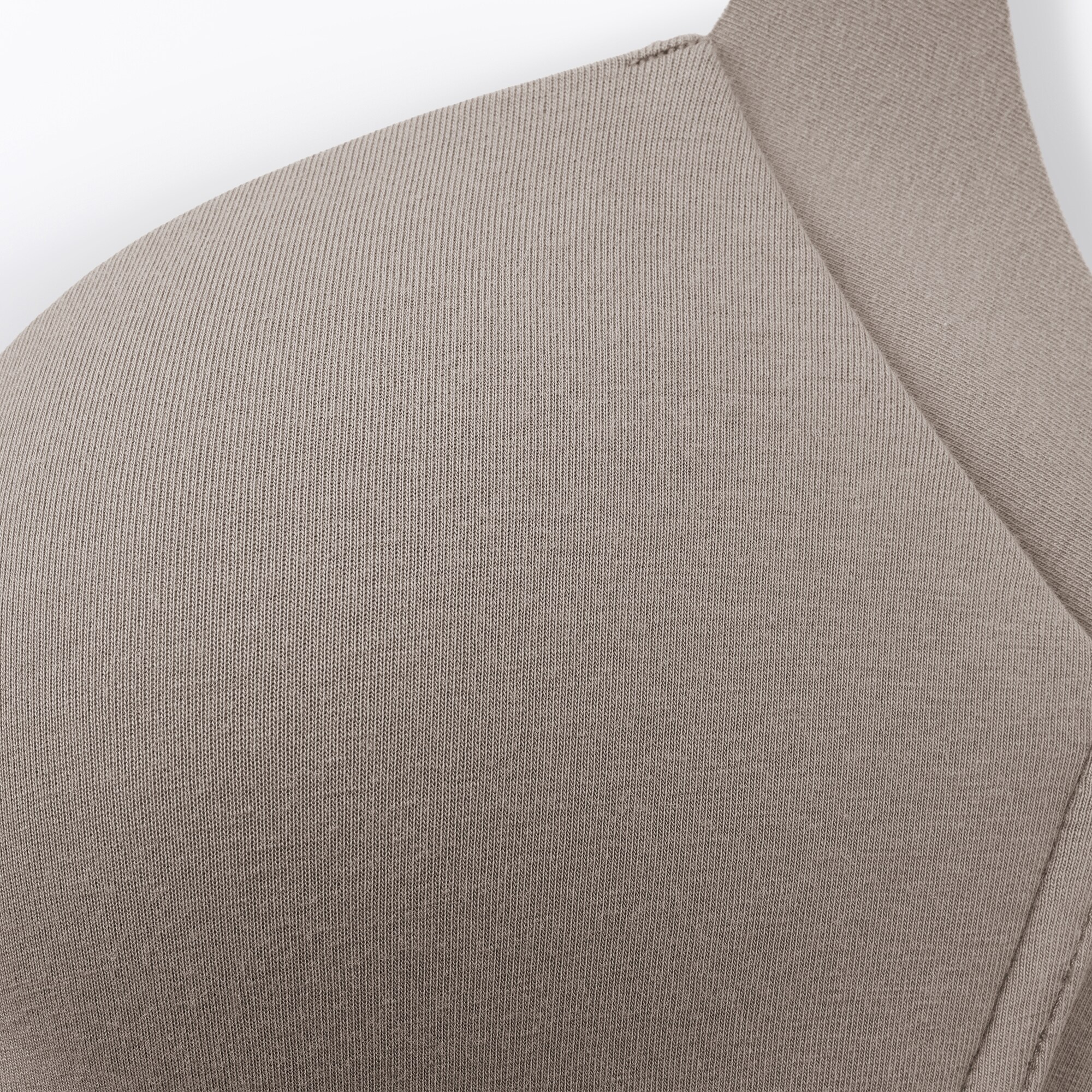 婦人　ノンワイヤー胸の形を整えるブラジャー