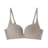 婦人　ノンワイヤー胸の形を整えるブラジャー