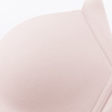 婦人　ノンワイヤー胸の形を整えるブラジャー　プラスサイズ