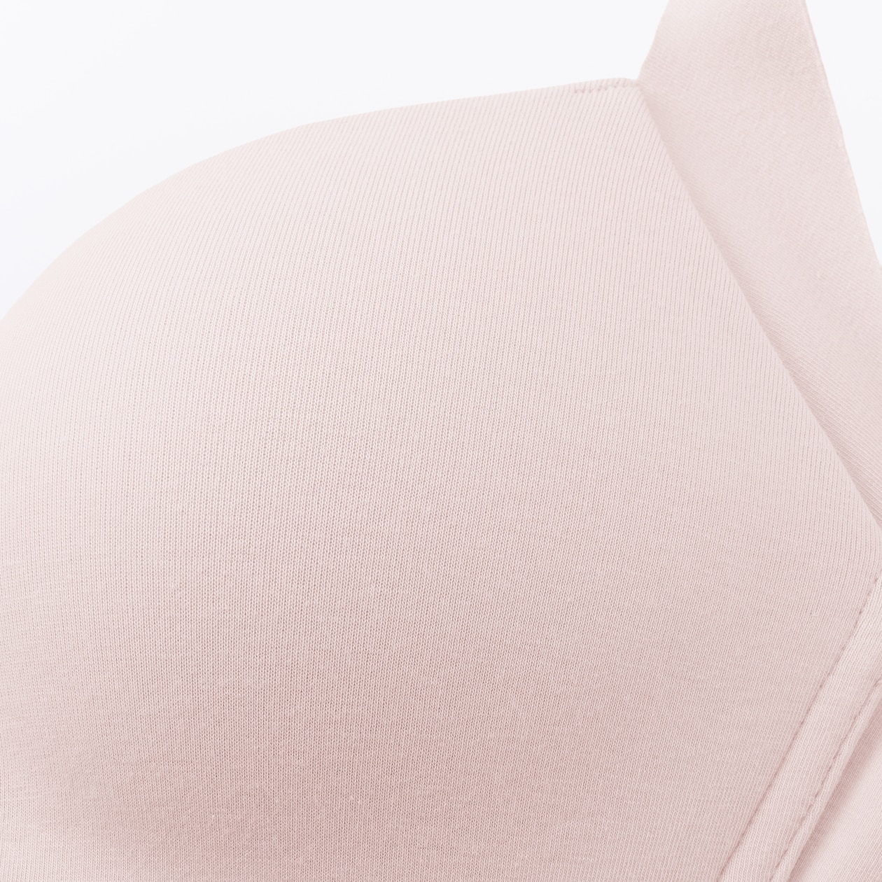 婦人　ノンワイヤー胸の形を整えるブラジャー　プラスサイズ