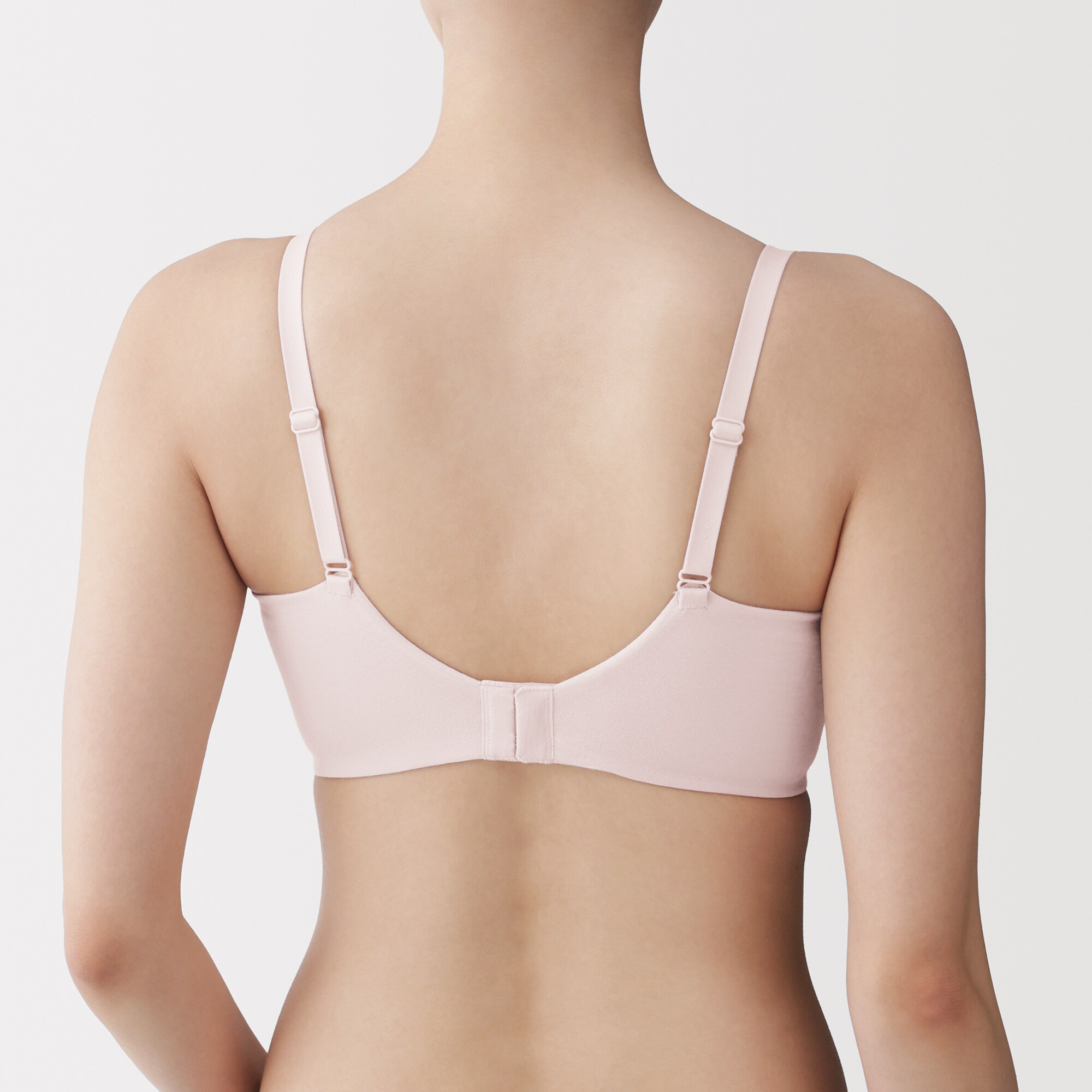 婦人　ノンワイヤー胸の形を整えるブラジャー　プラスサイズ