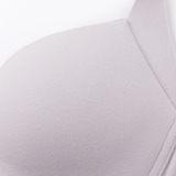 婦人　ノンワイヤー胸の形を整えるブラジャー　プラスサイズ