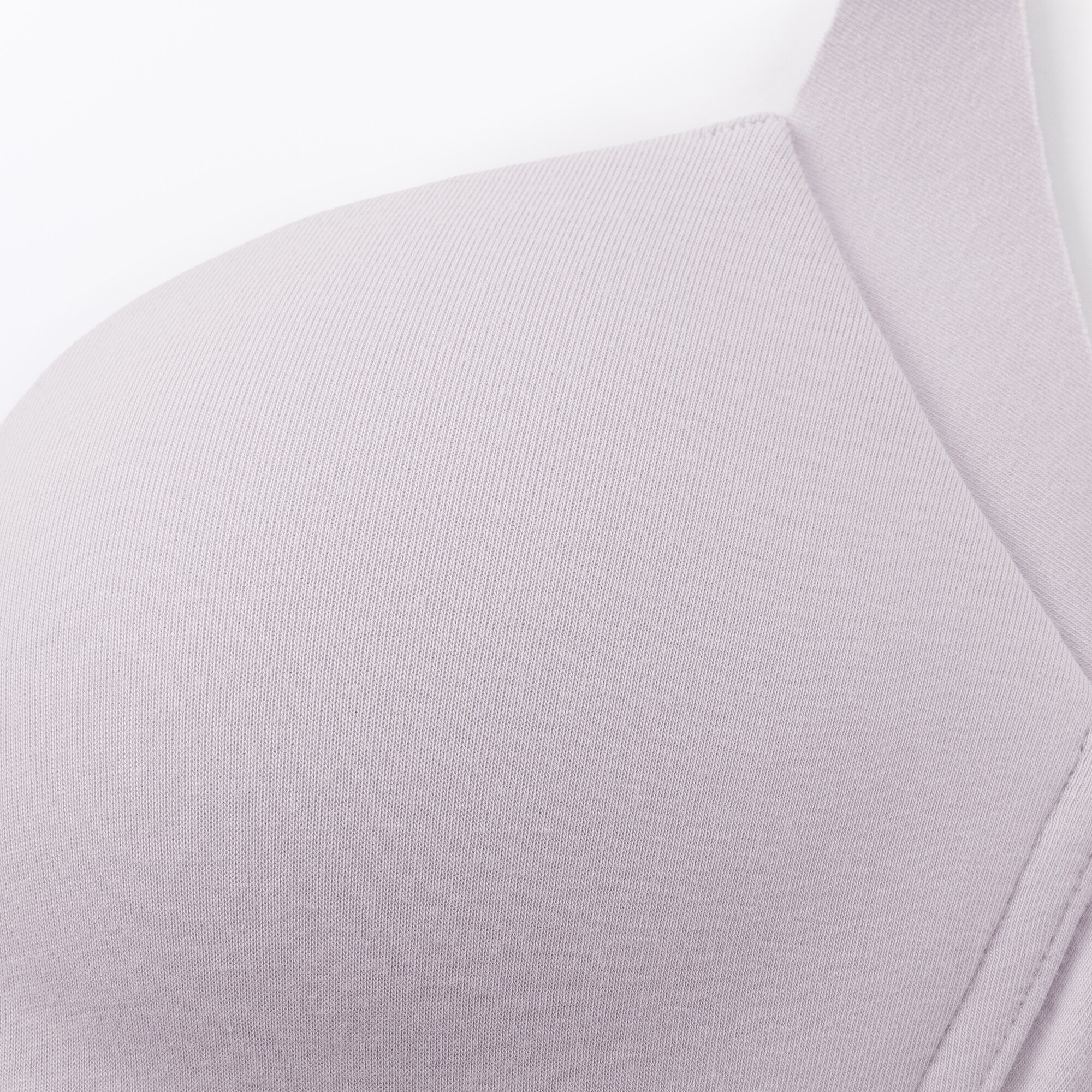 婦人　ノンワイヤー胸の形を整えるブラジャー　プラスサイズ