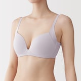 婦人　ノンワイヤー胸の形を整えるブラジャー　プラスサイズ