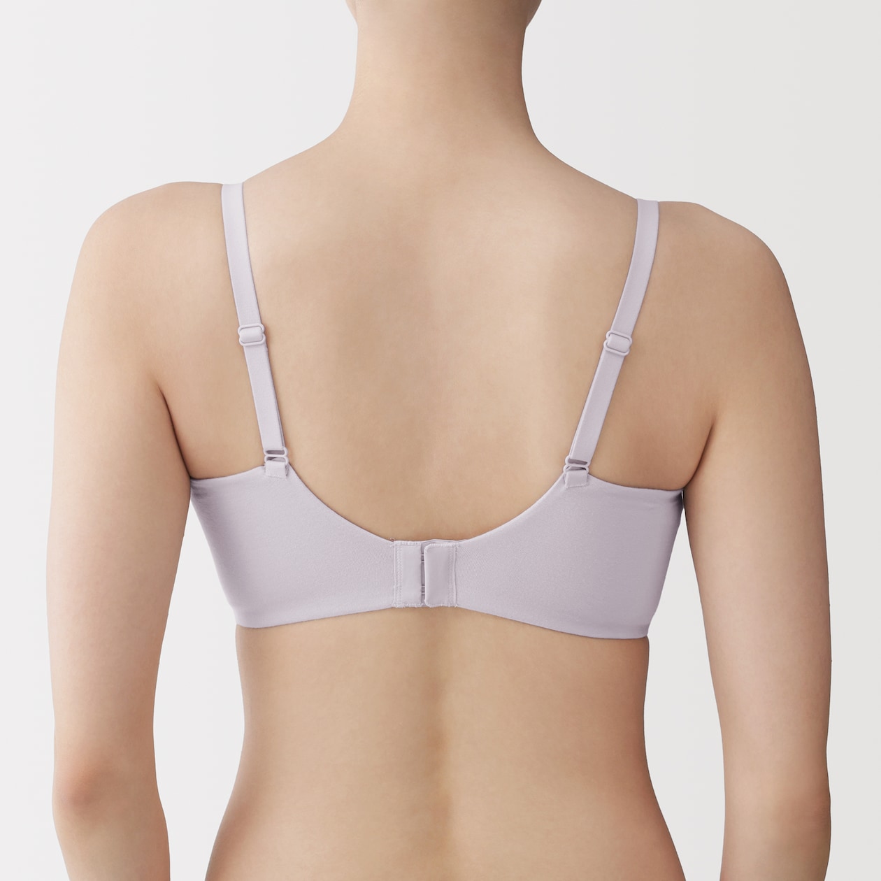 婦人　ノンワイヤー胸の形を整えるブラジャー　プラスサイズ