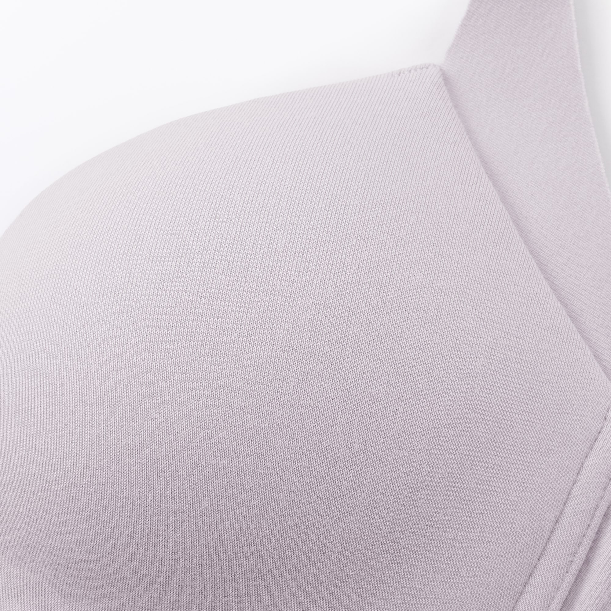 婦人　ノンワイヤー胸の形を整えるブラジャー　プラスサイズ