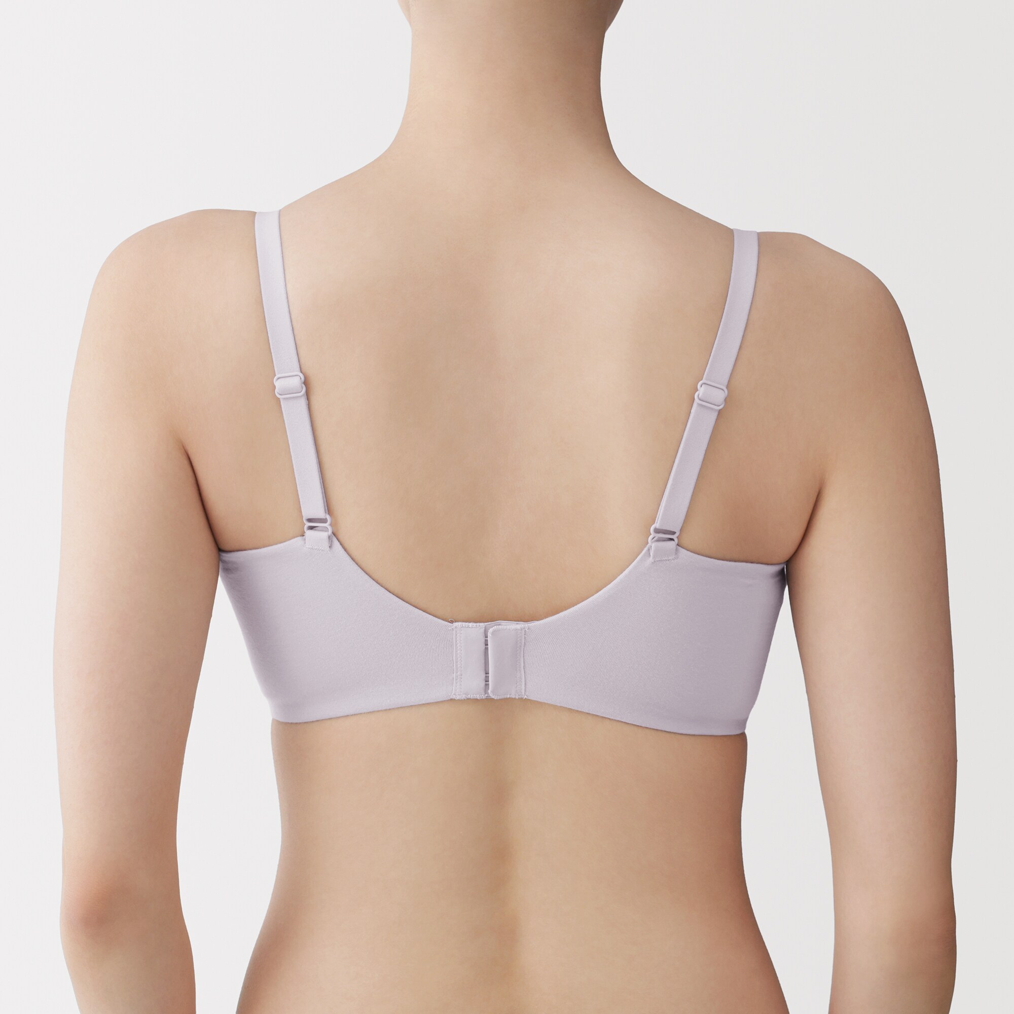 婦人　ノンワイヤー胸の形を整えるブラジャー　プラスサイズ