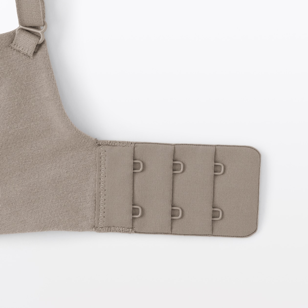 婦人　ノンワイヤー胸の形を整えるブラジャー　プラスサイズ