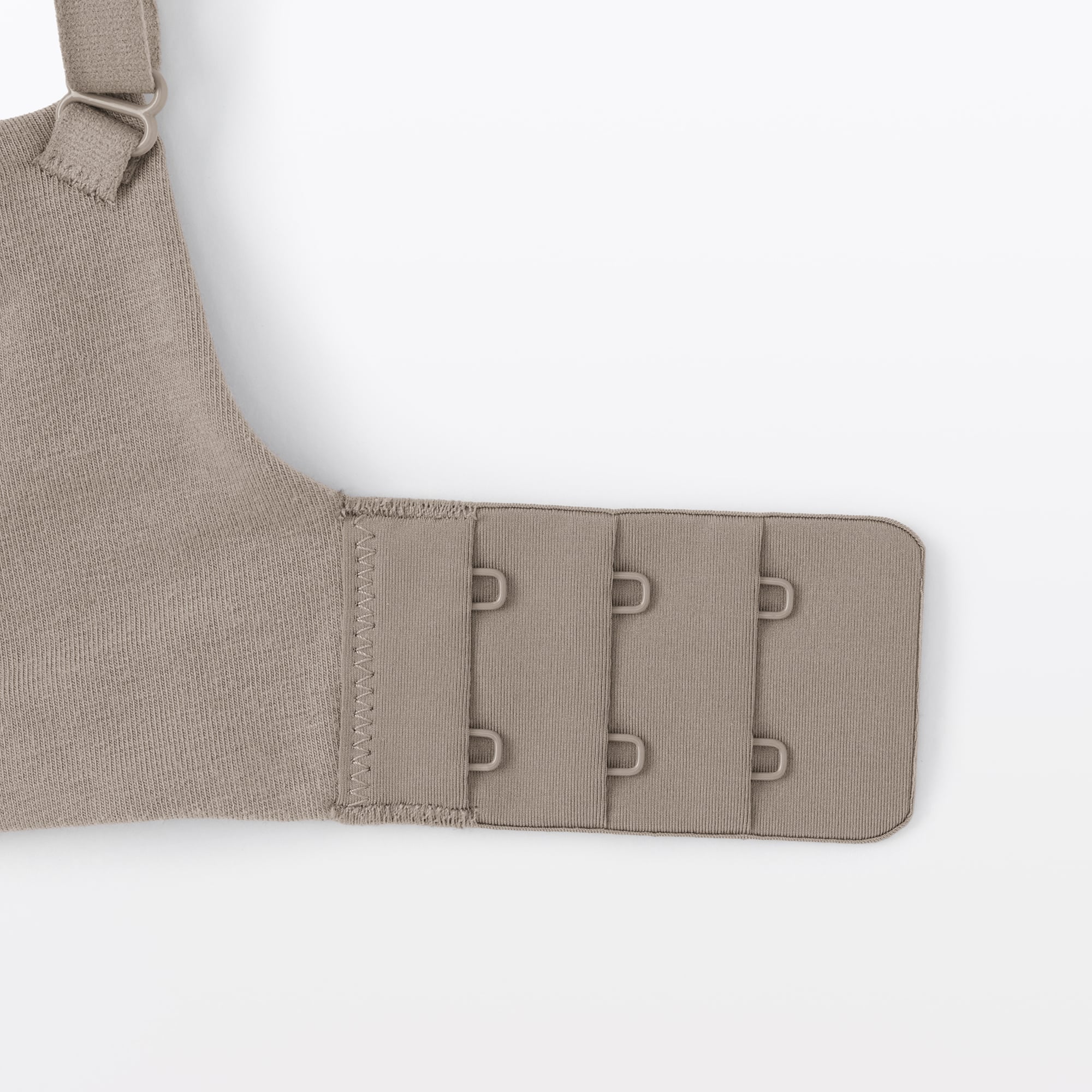 婦人　ノンワイヤー胸の形を整えるブラジャー　プラスサイズ