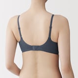 婦人　ノンワイヤー　体にあわせて支えるブラジャー