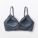 婦人　ノンワイヤー　体にあわせて支えるブラジャー