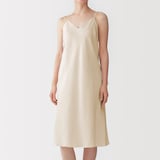 婦人　なめらかサテンスリップドレス