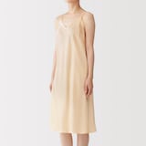 婦人　なめらかサテンスリップドレス