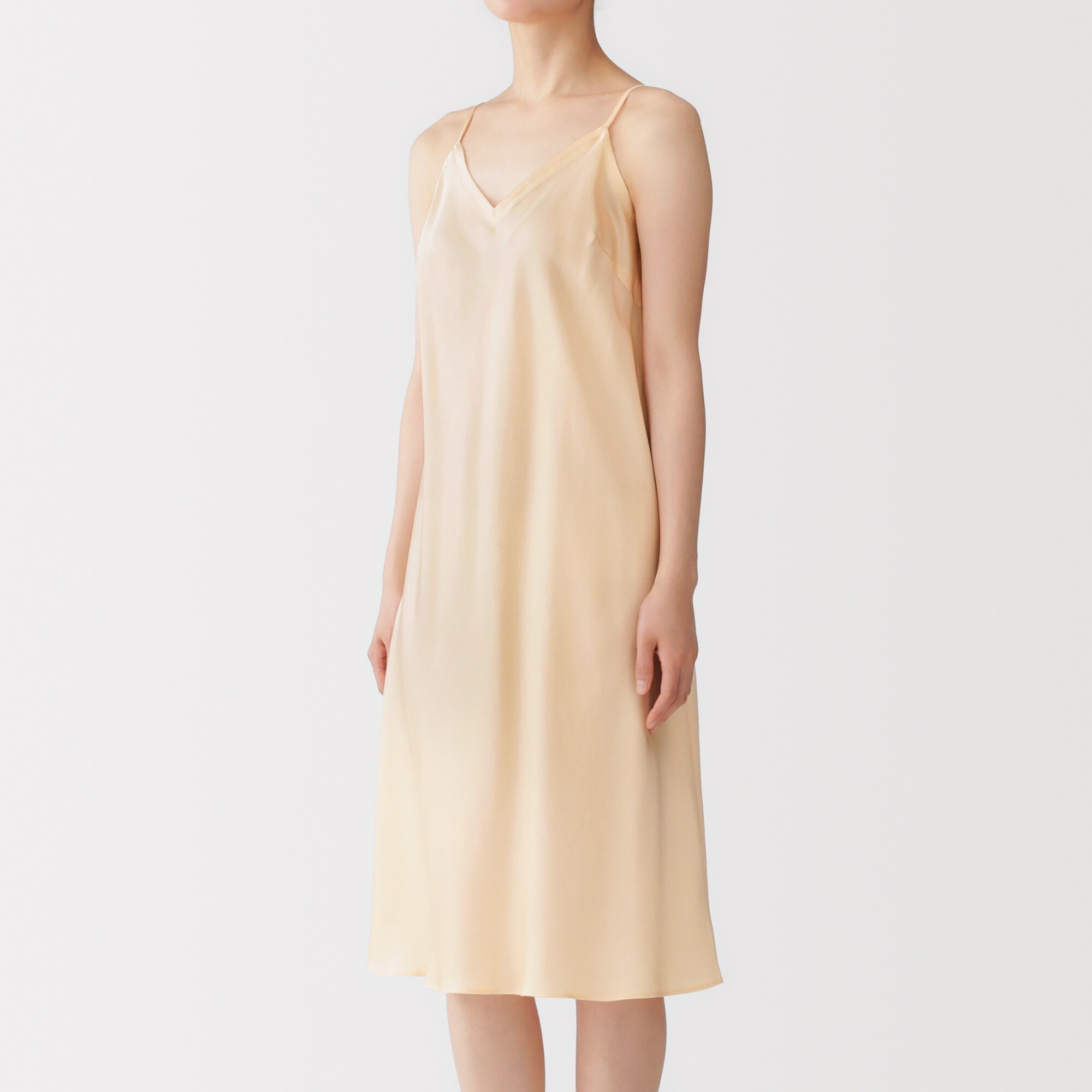 婦人　なめらかサテンスリップドレス
