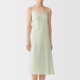 婦人　なめらかサテンスリップドレス