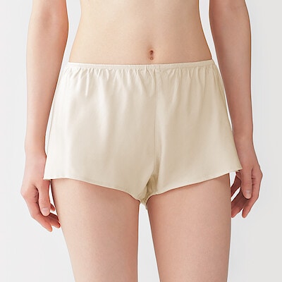 【４月２０日順次発売予定】婦人　なめらかサテンフレアショーツ