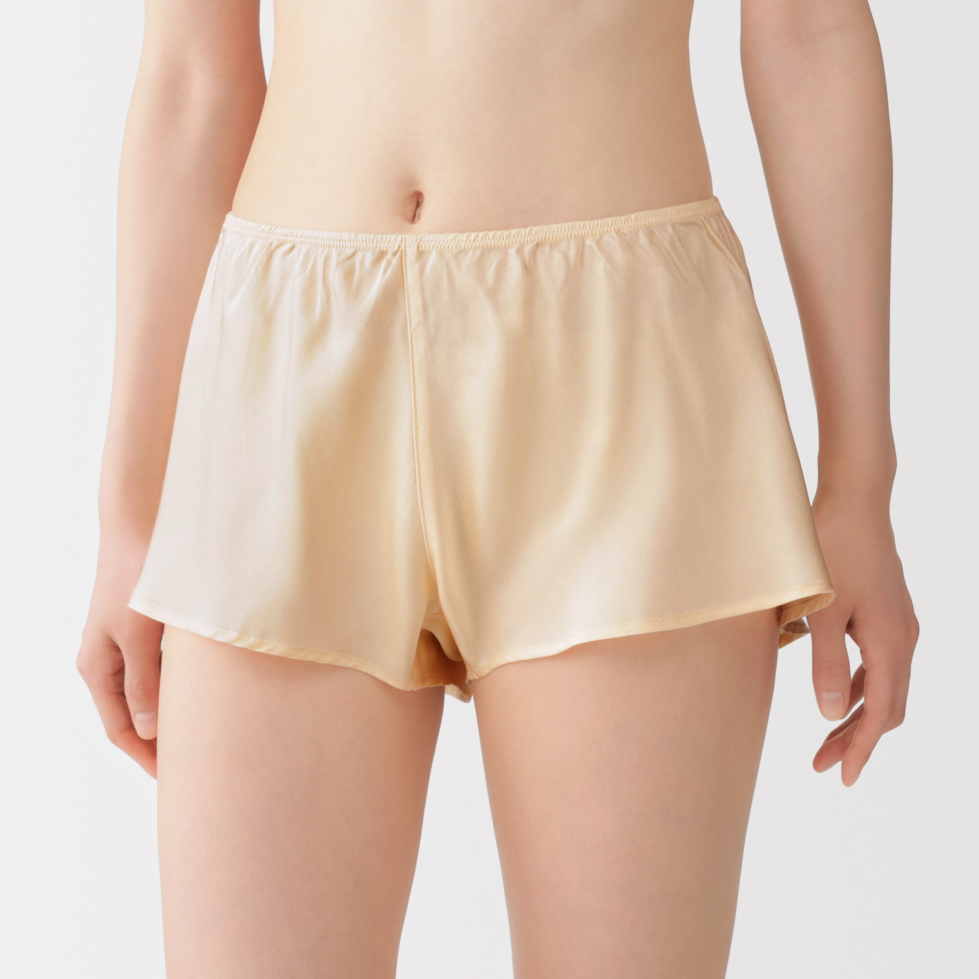 婦人　なめらかサテンフレアショーツ