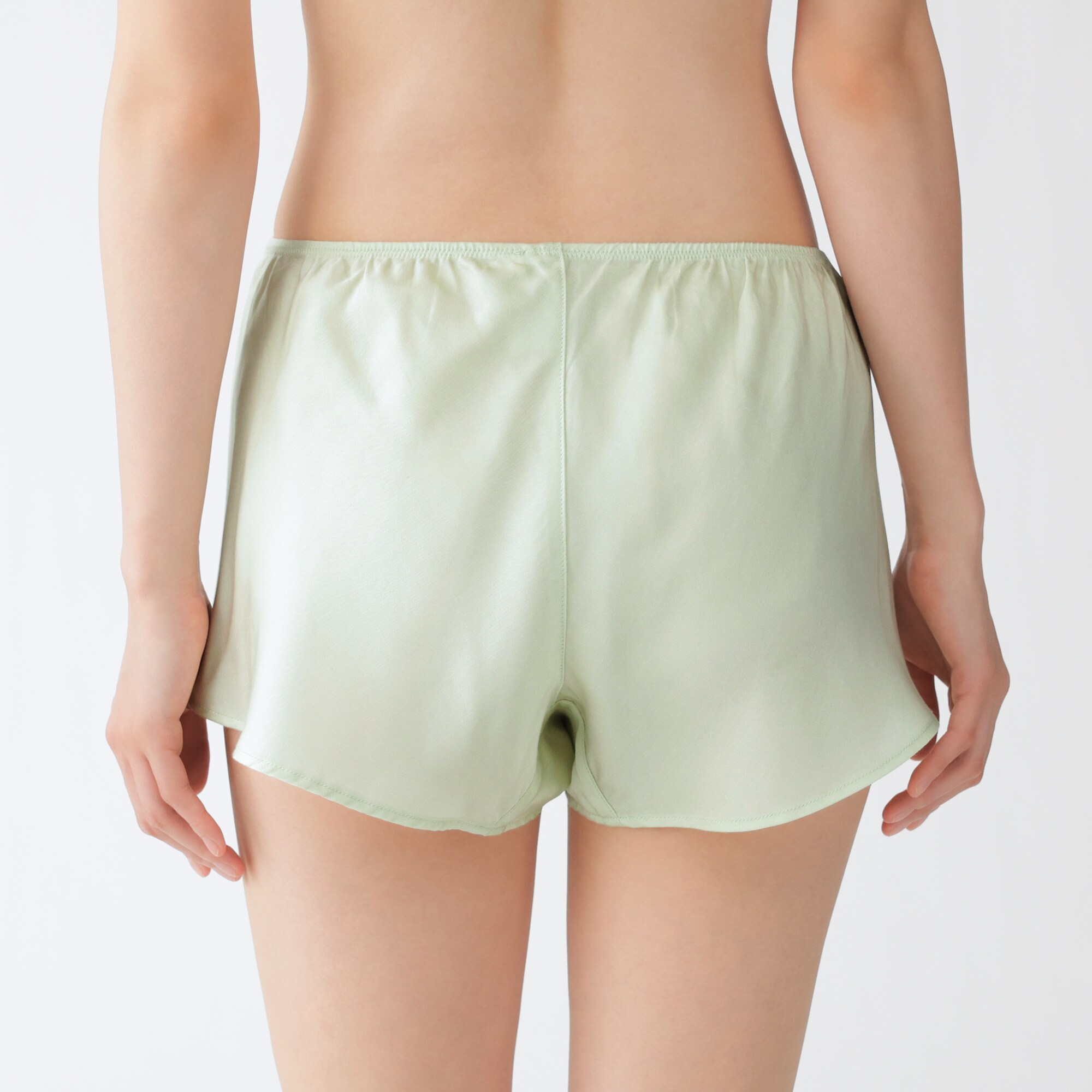 婦人　なめらかサテンフレアショーツ