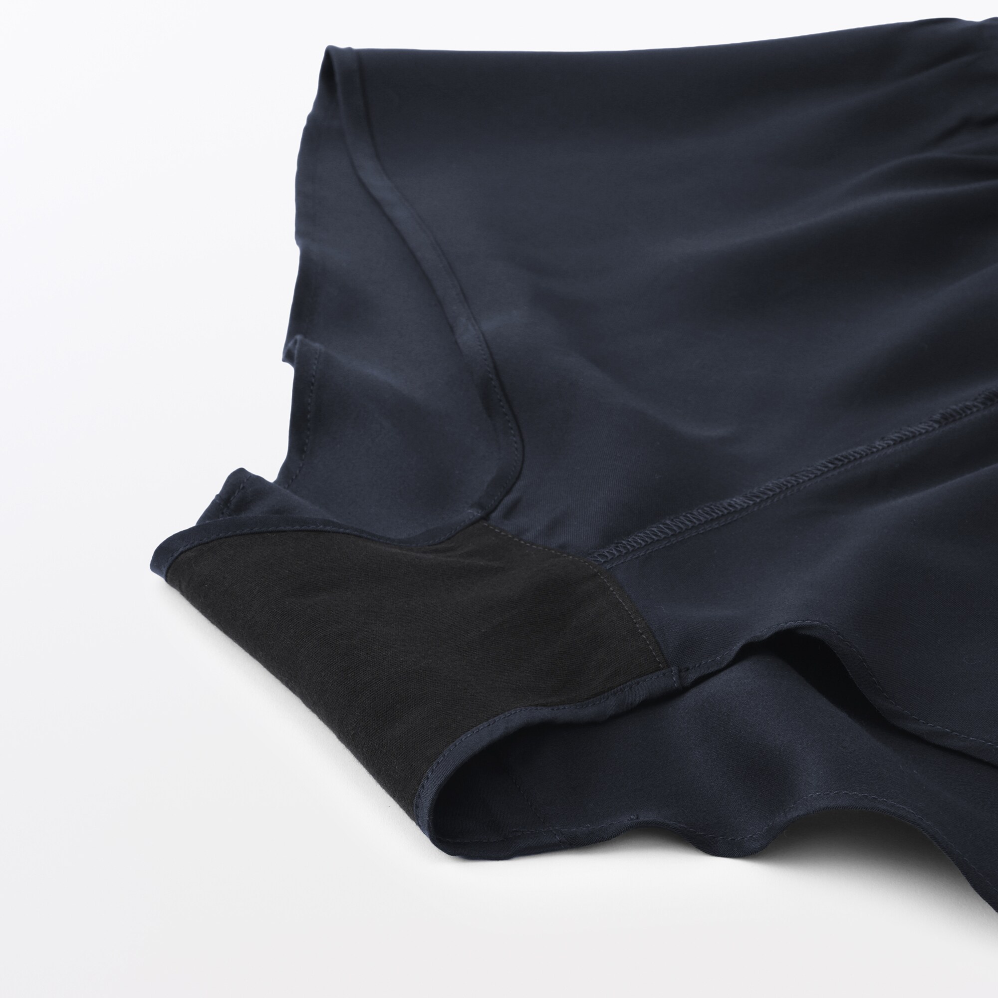 婦人　なめらかサテンフレアショーツ