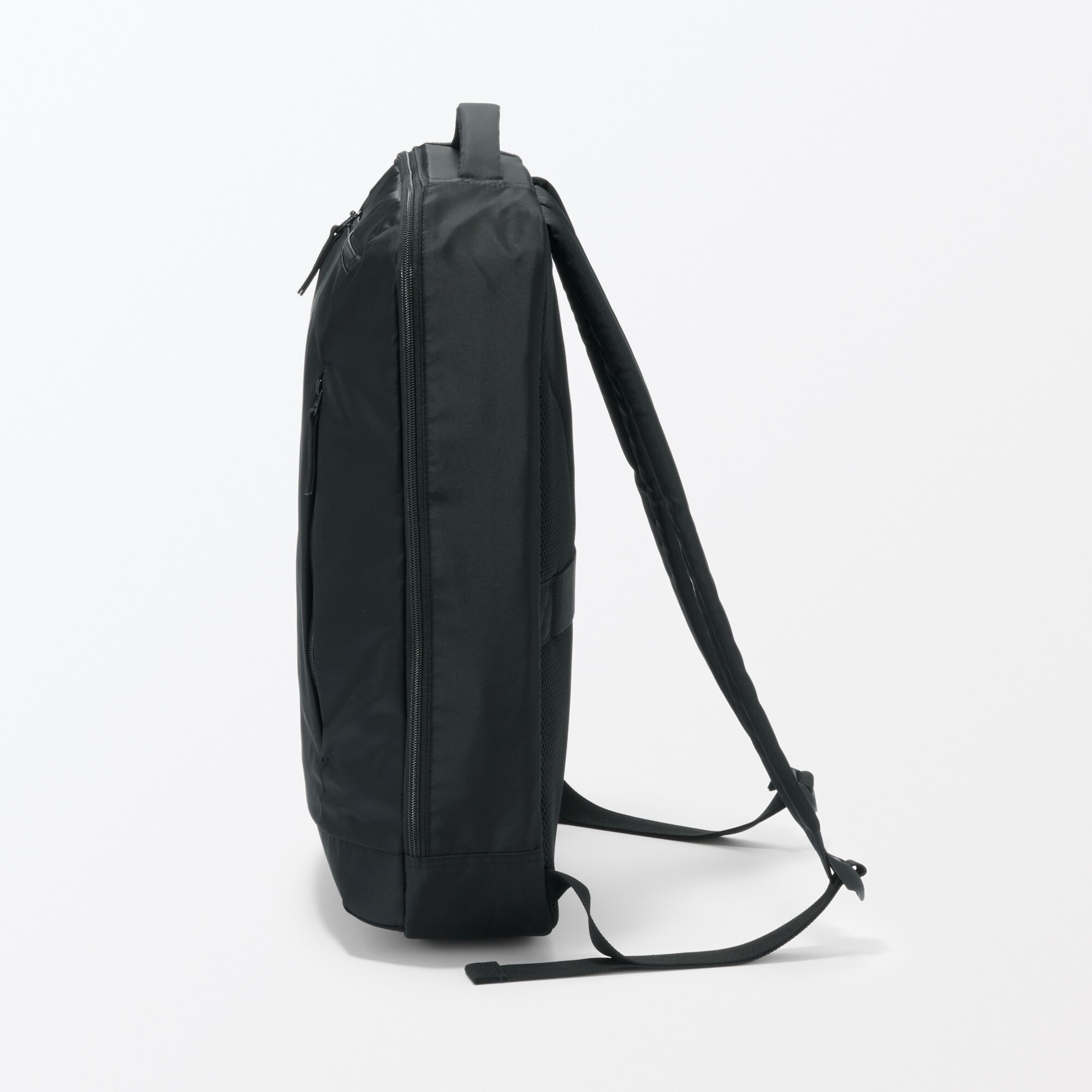 肩の負担を軽くする　撥水　ビジネス　リュックサック（薄型）