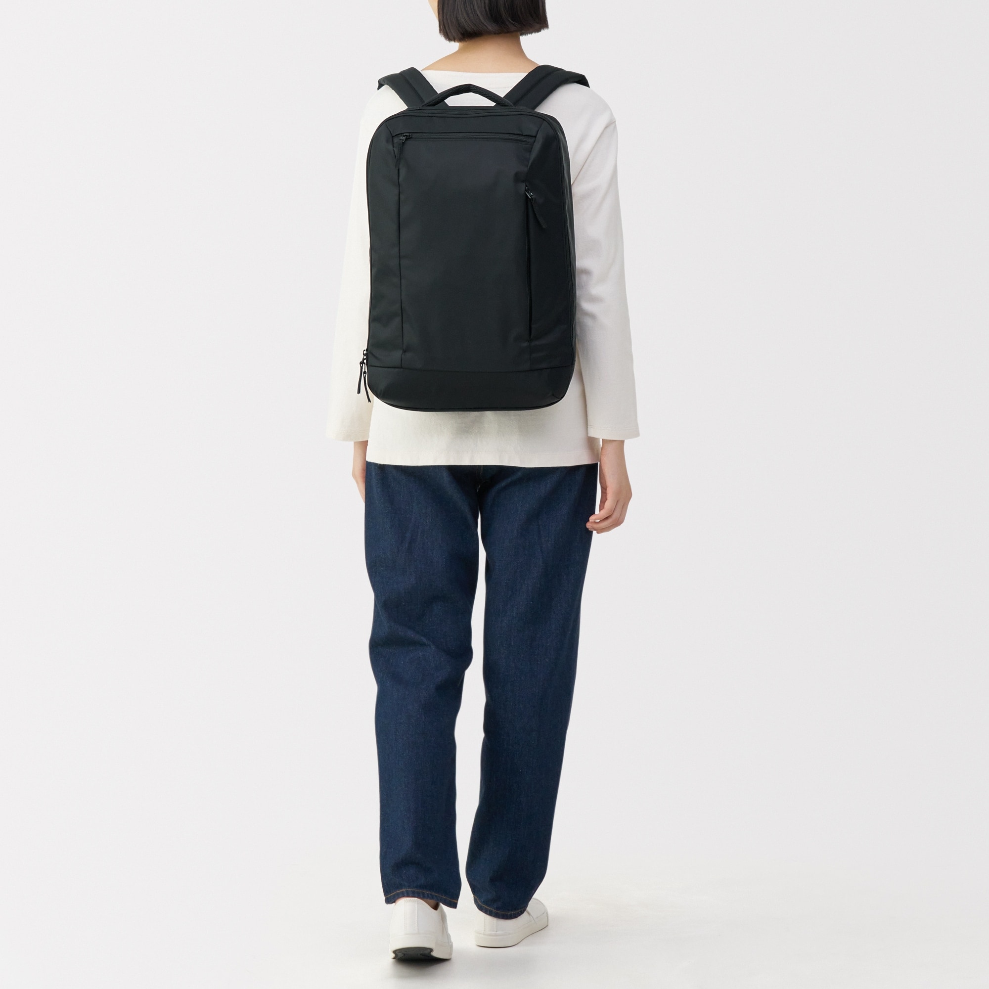 肩の負担を軽くする　撥水　ビジネス　リュックサック（薄型）