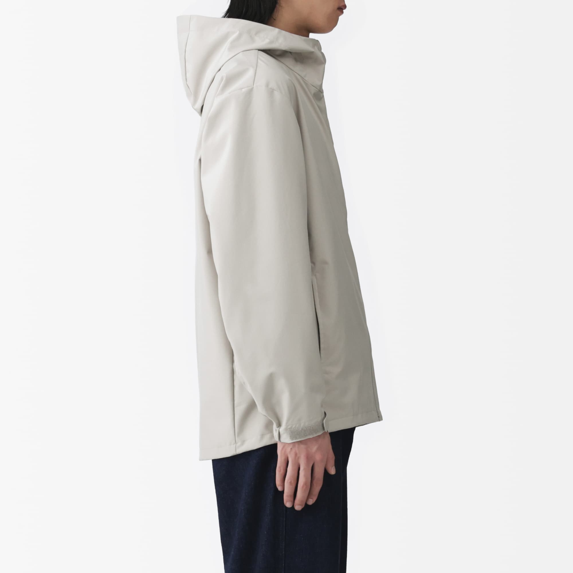 刺繍入りホワイトフードジャケット FRED PERRY [フレッドペリー] 別注 フード刺繍 ナイロンシェル