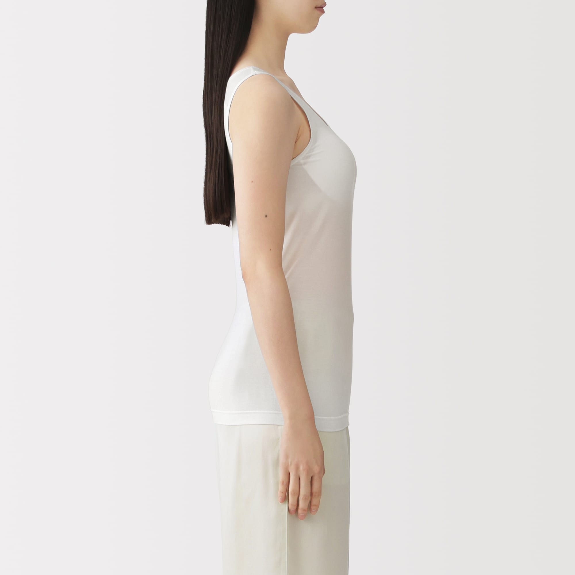 婦人　なめらかブラタンクトップ