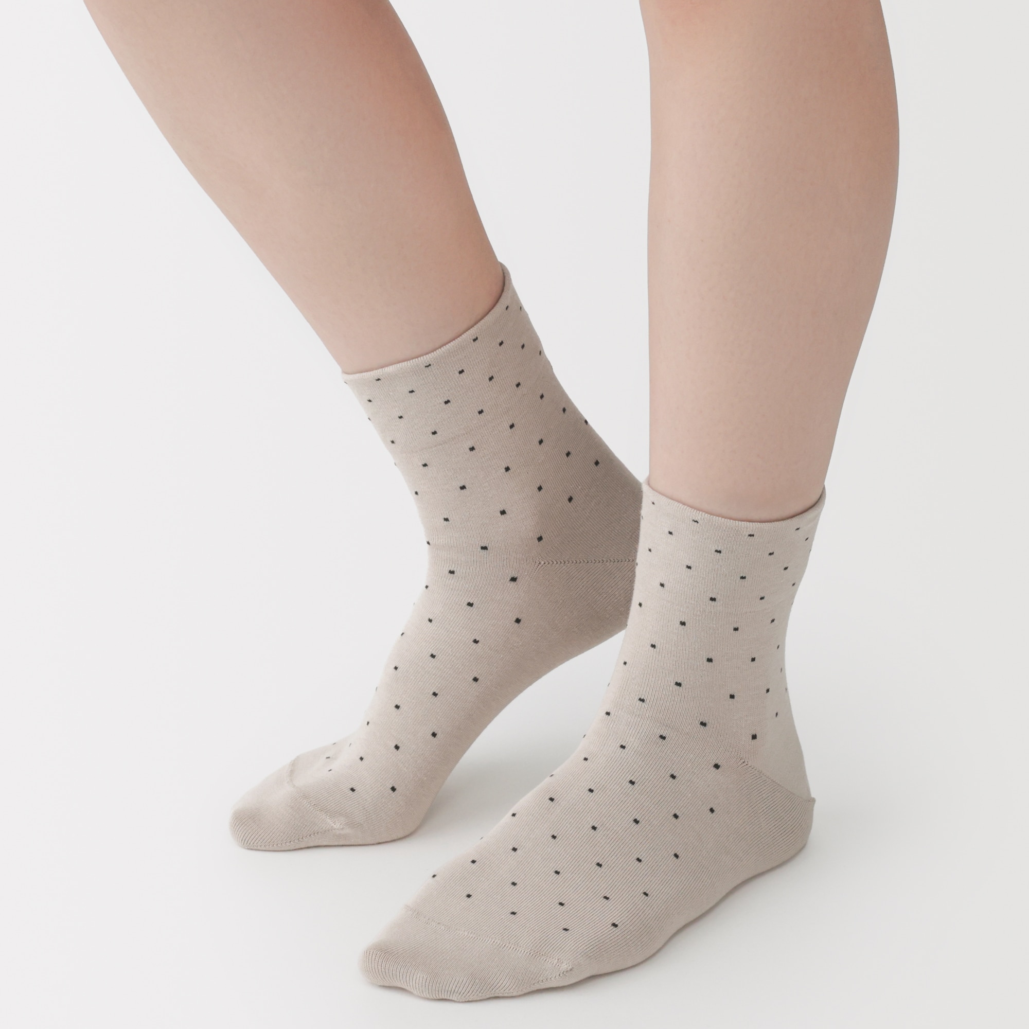 婦人　足なり直角　履き口やわらか　ドット柄　ショート丈靴下（口ゴムなし）