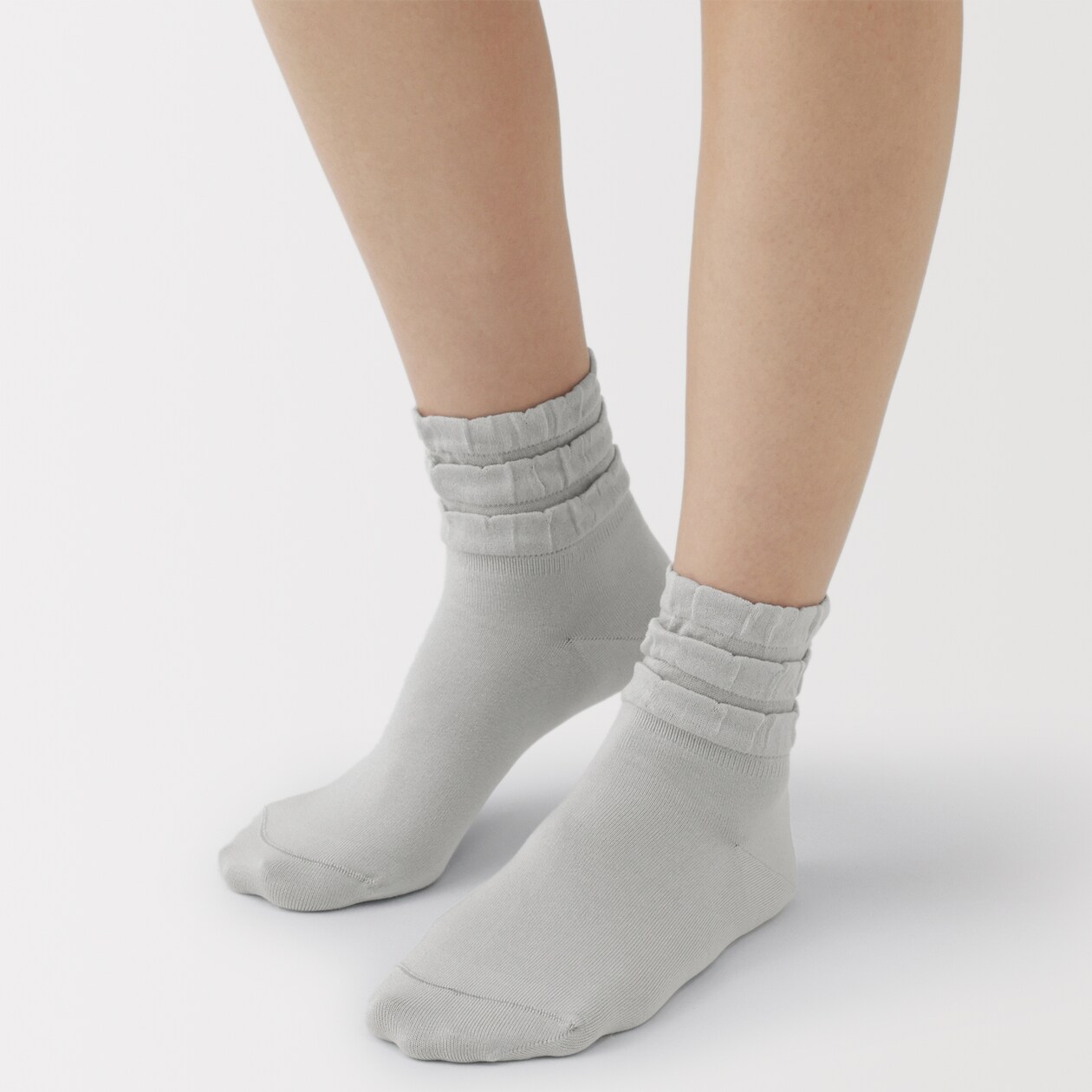 婦人　足なり直角　履き口やわらか　レーヨン混薄手フリル　ショート丈靴下