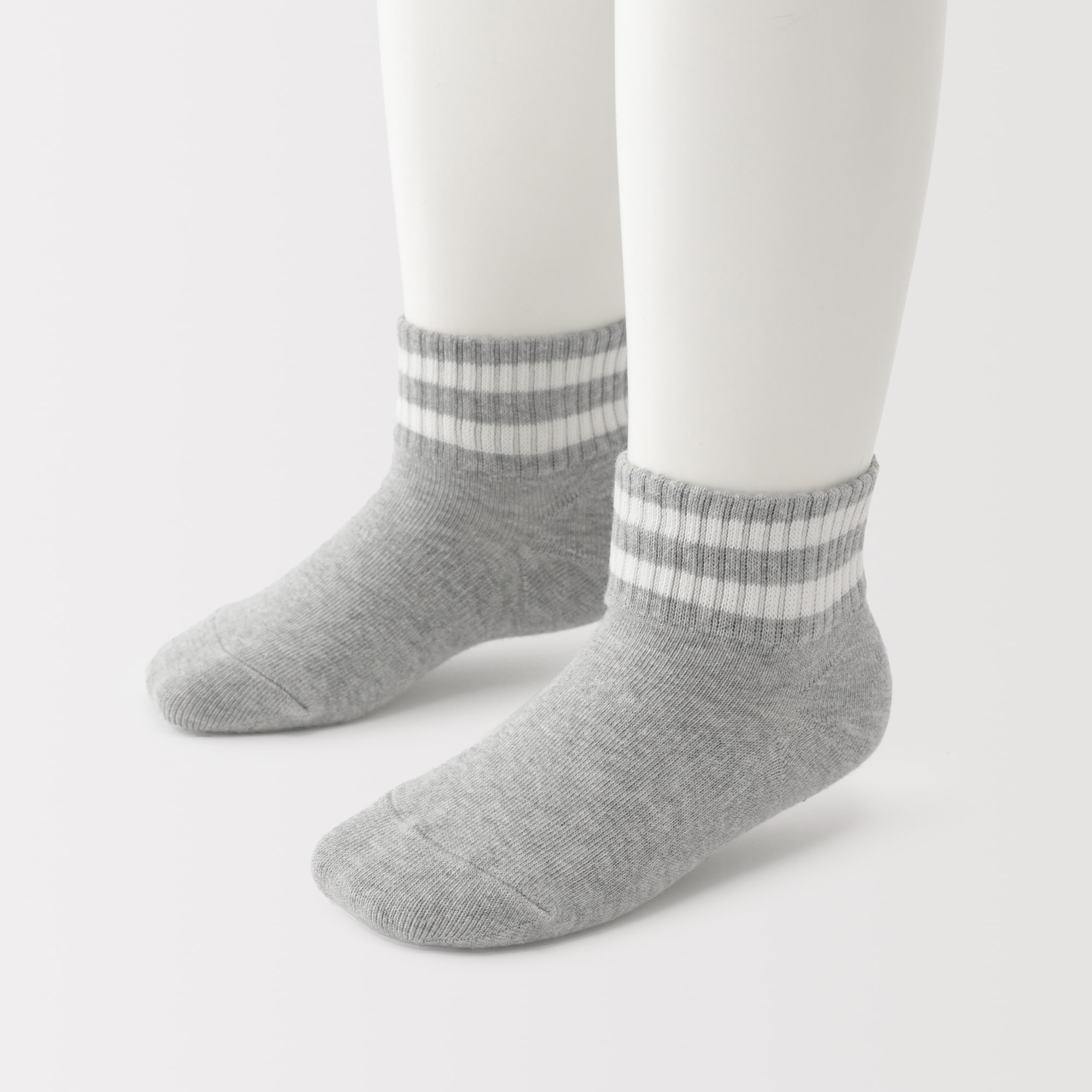 キッズ　足なり直角　ショート丈靴下（柄・３足組）