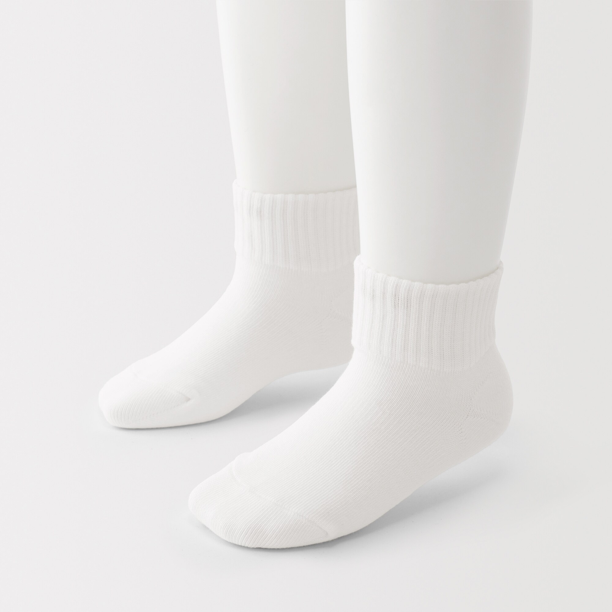 キッズ　足なり直角　ショート丈靴下（３足組）