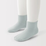 キッズ　足なり直角　ショート丈靴下（３足組）
