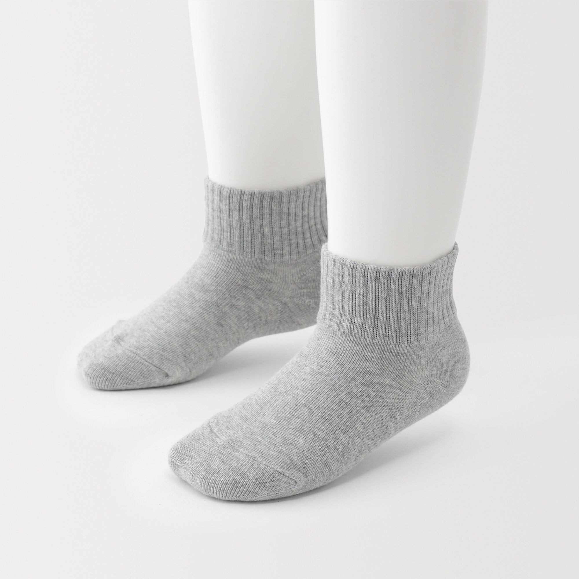 キッズ　足なり直角　ショート丈靴下（３足組）