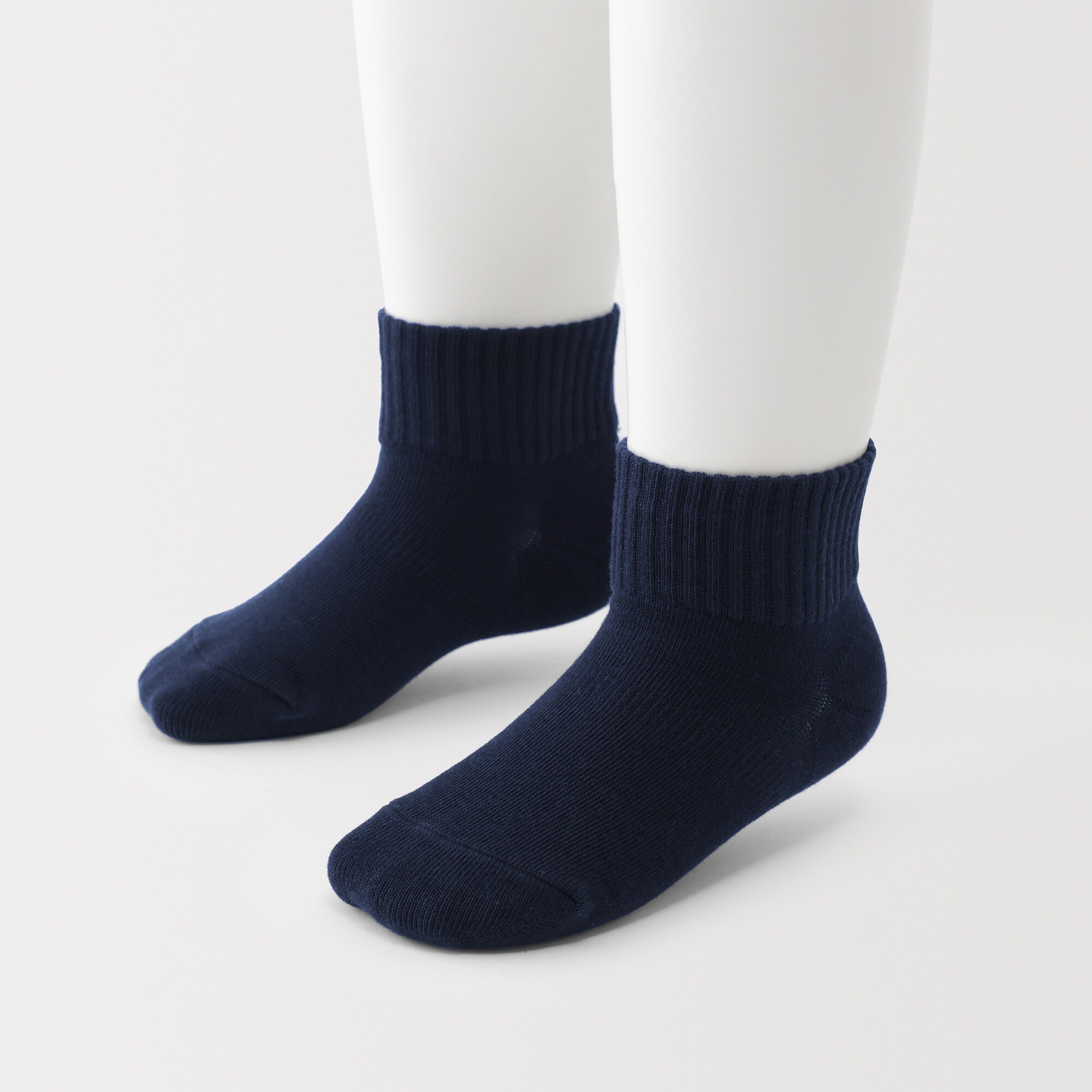 キッズ　足なり直角　ショート丈靴下（３足組）