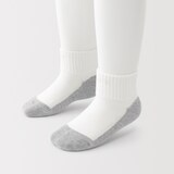 キッズ　足なり直角　ショート丈靴下（３足組）