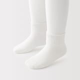 キッズ　足なり直角　ショート丈靴下（３足組）