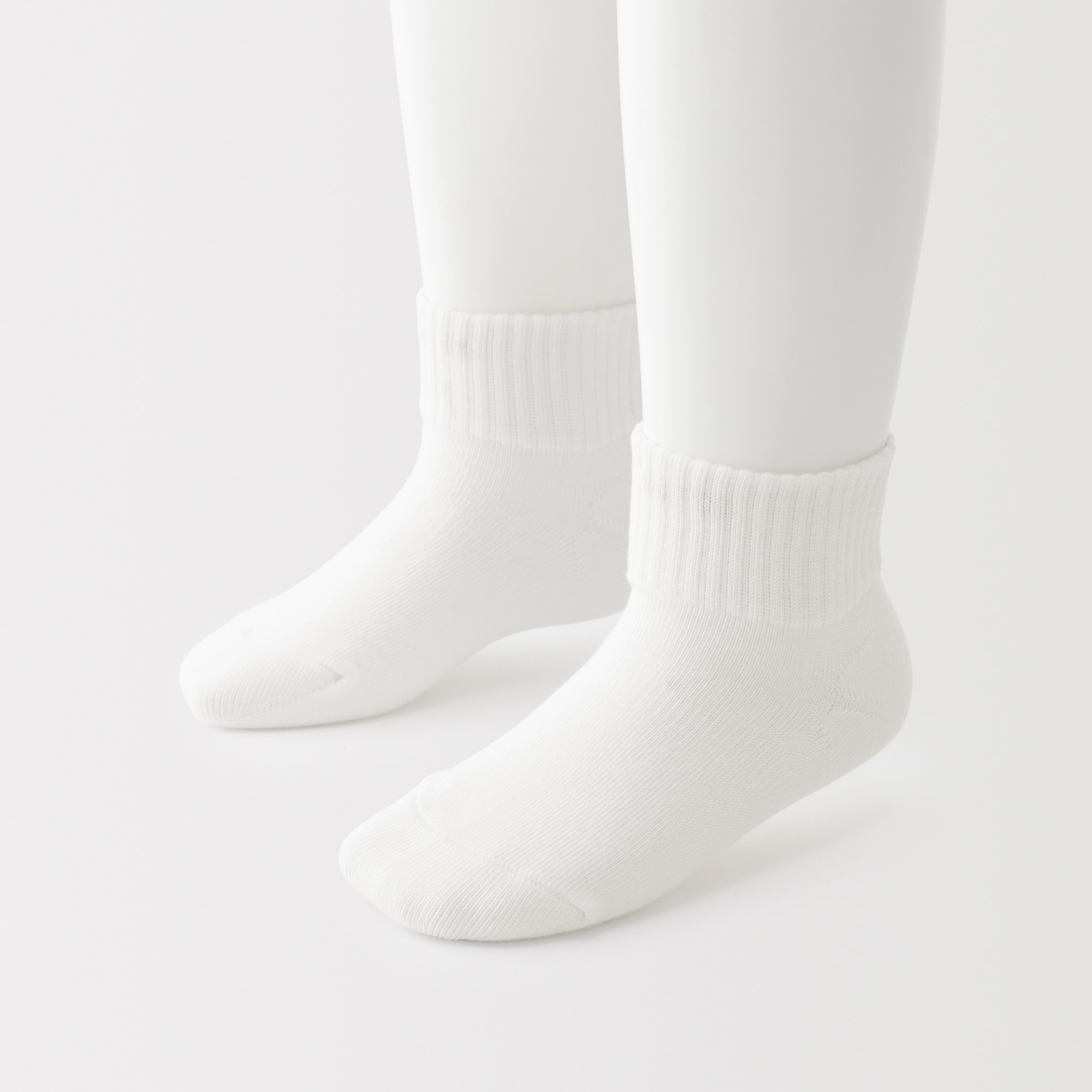 キッズ　足なり直角　ショート丈靴下（３足組）