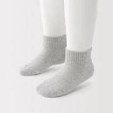 キッズ　足なり直角　ショート丈靴下（３足組）